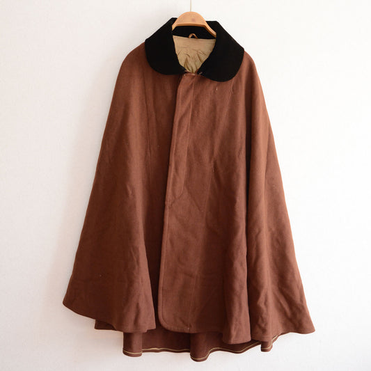 Early to mid Showa era Japanese vintage wool cape with a calm, understated presence