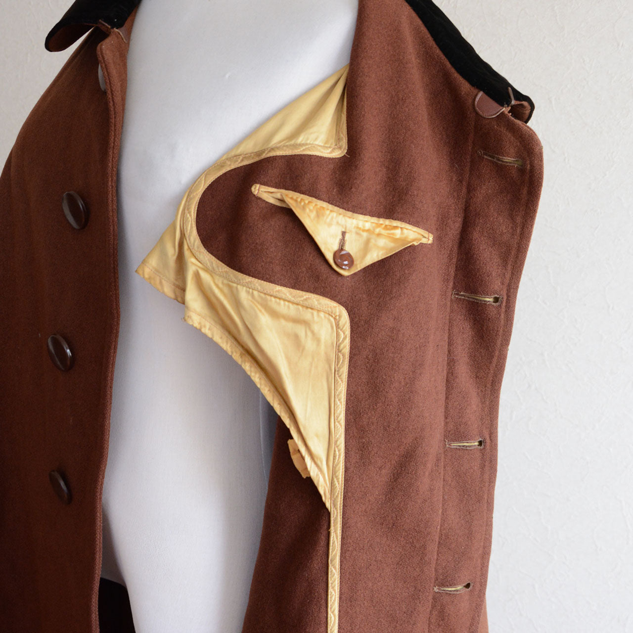 Early Showa era wool cape with a natural drape and balanced silhouette