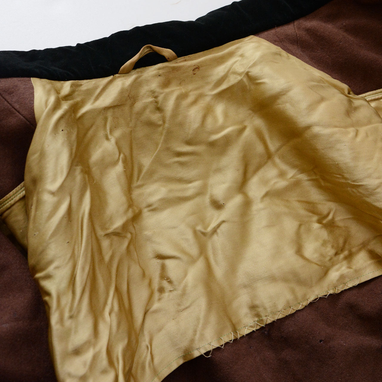 Timeless Japan vintage mantle that bridges traditional sensibility and contemporary mode