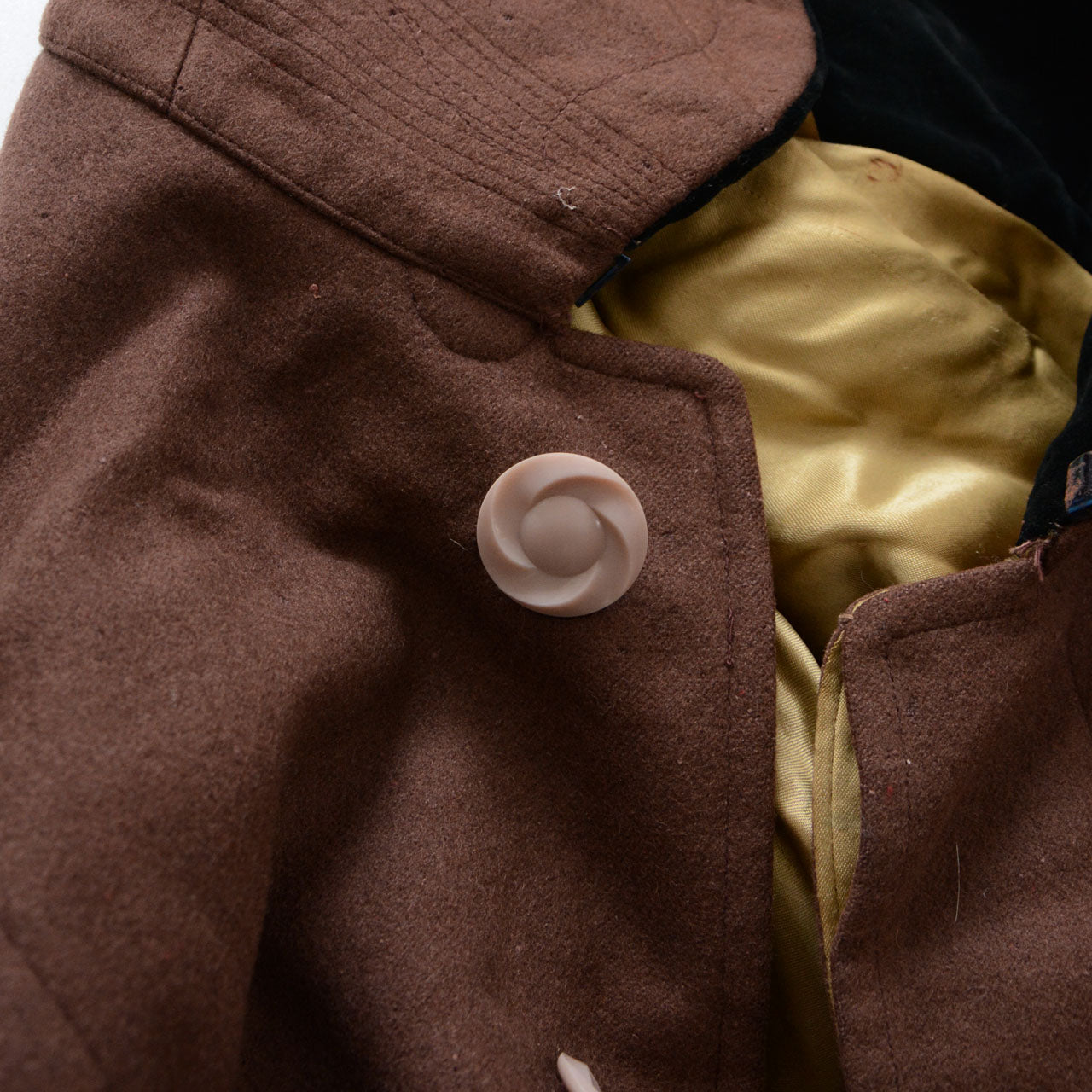 Unisex Japan vintage mantle for layered street and high-fashion looks