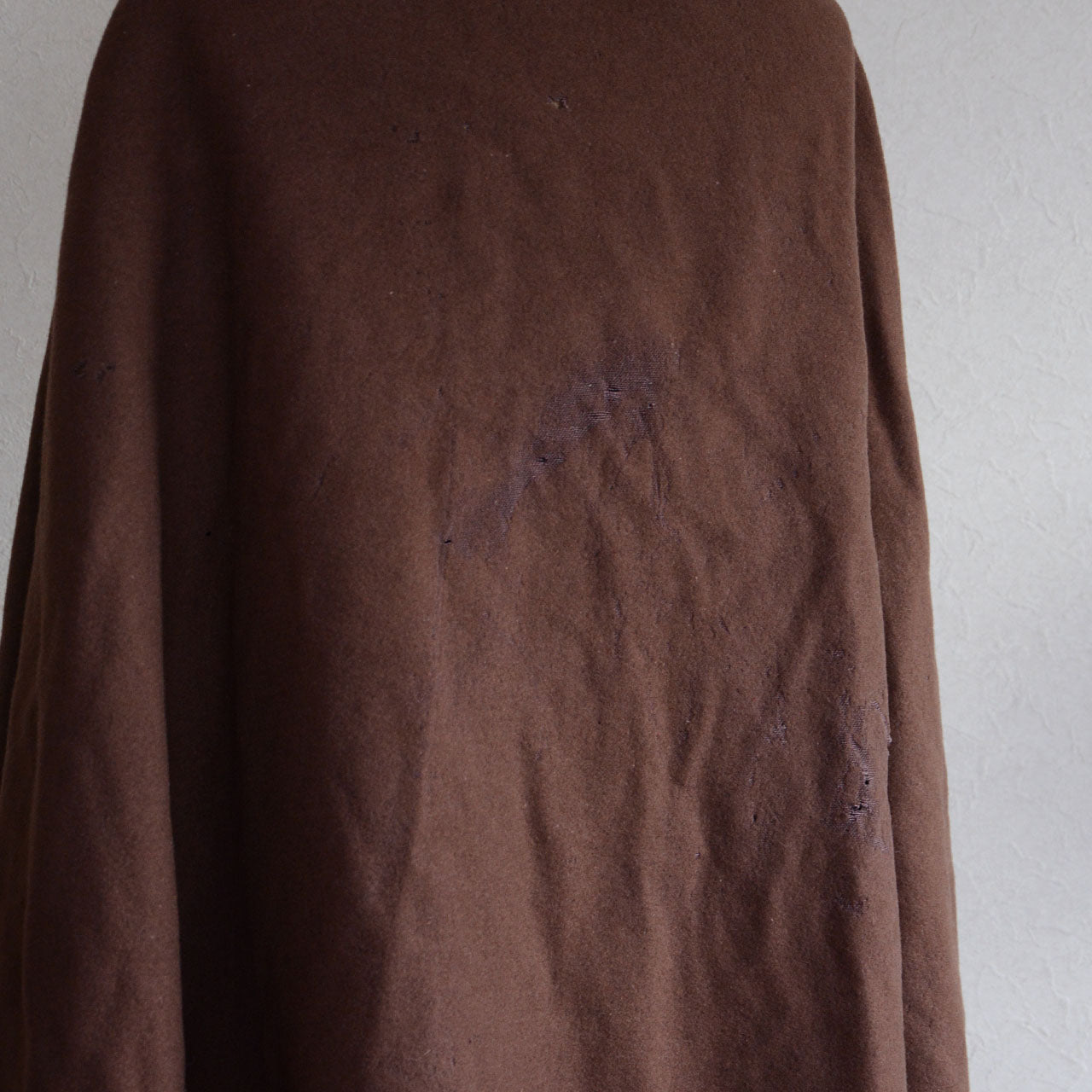 Japan vintage cape mantle that elevates simple outfits with sculptural form