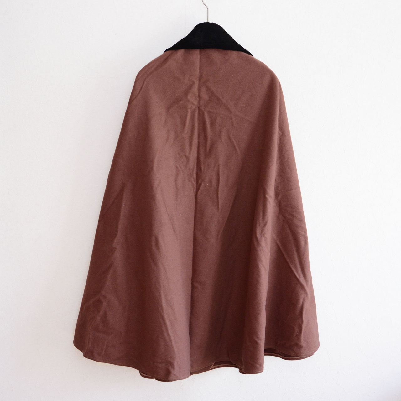 Japanese vintage wool mantle from the Showa period, blending Taisho era romanticism with practical outerwear design