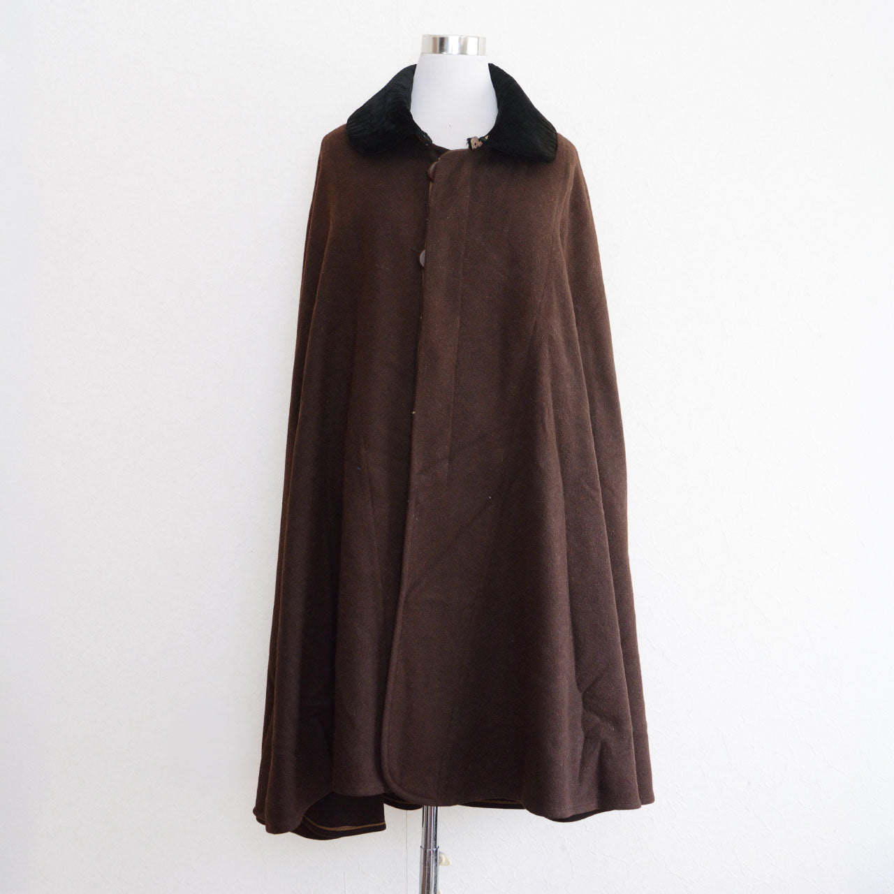 Japanese vintage brown wool mantle with black collar