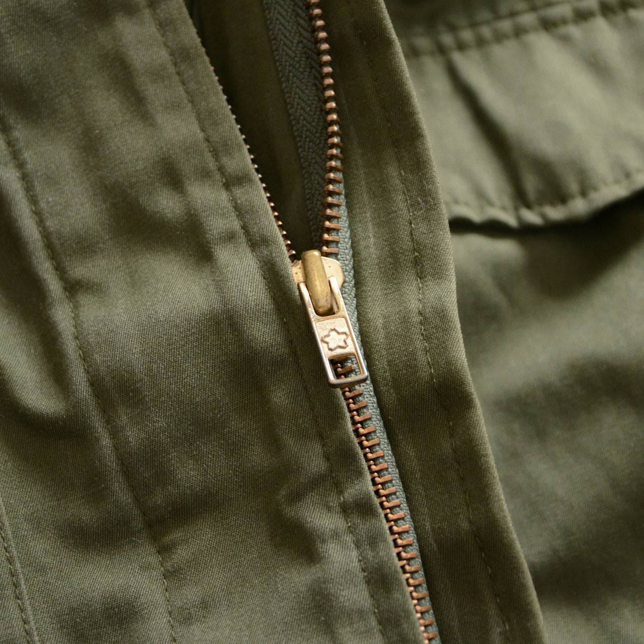 Foldable hood field jacket popular in vintage markets