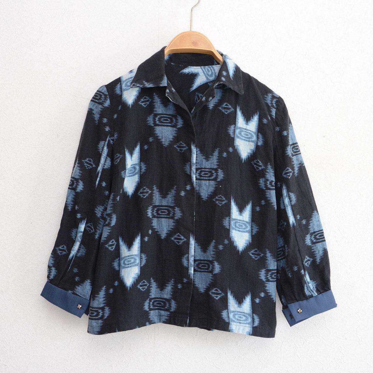 Kasuri ikat cotton shirt on hanger, front view — geometric kasuri pattern, handmade Japan vintage mid-Showa