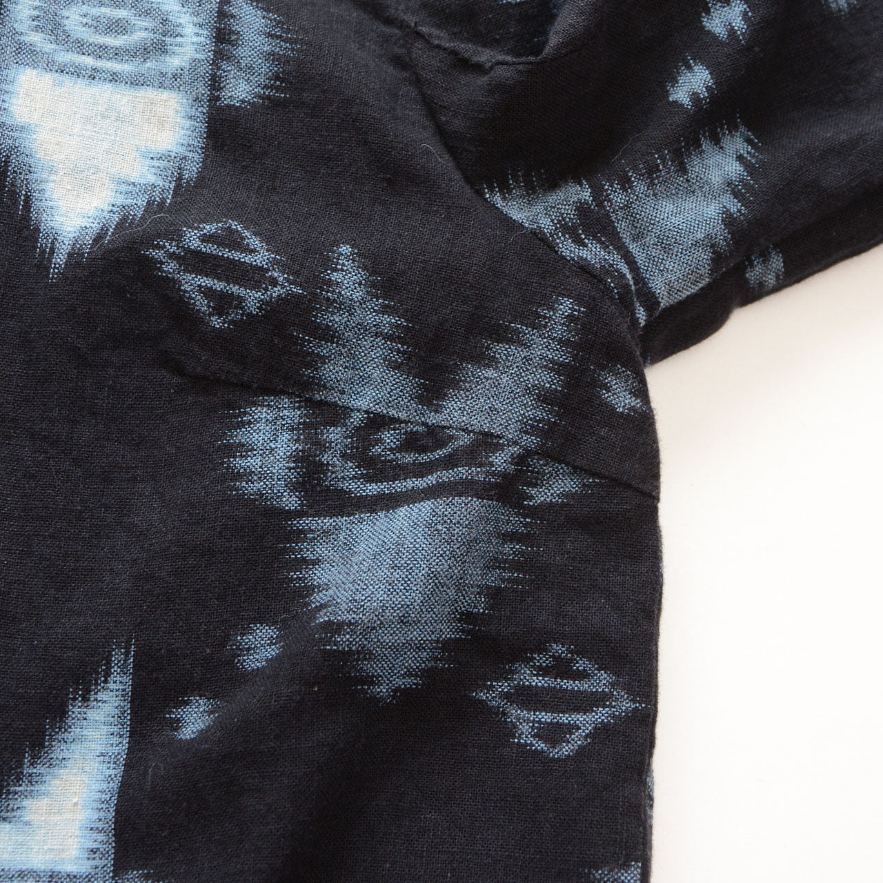 Underarm detail of kasuri ikat cotton shirt — fitted cut, handmade Japan vintage mid-Showa