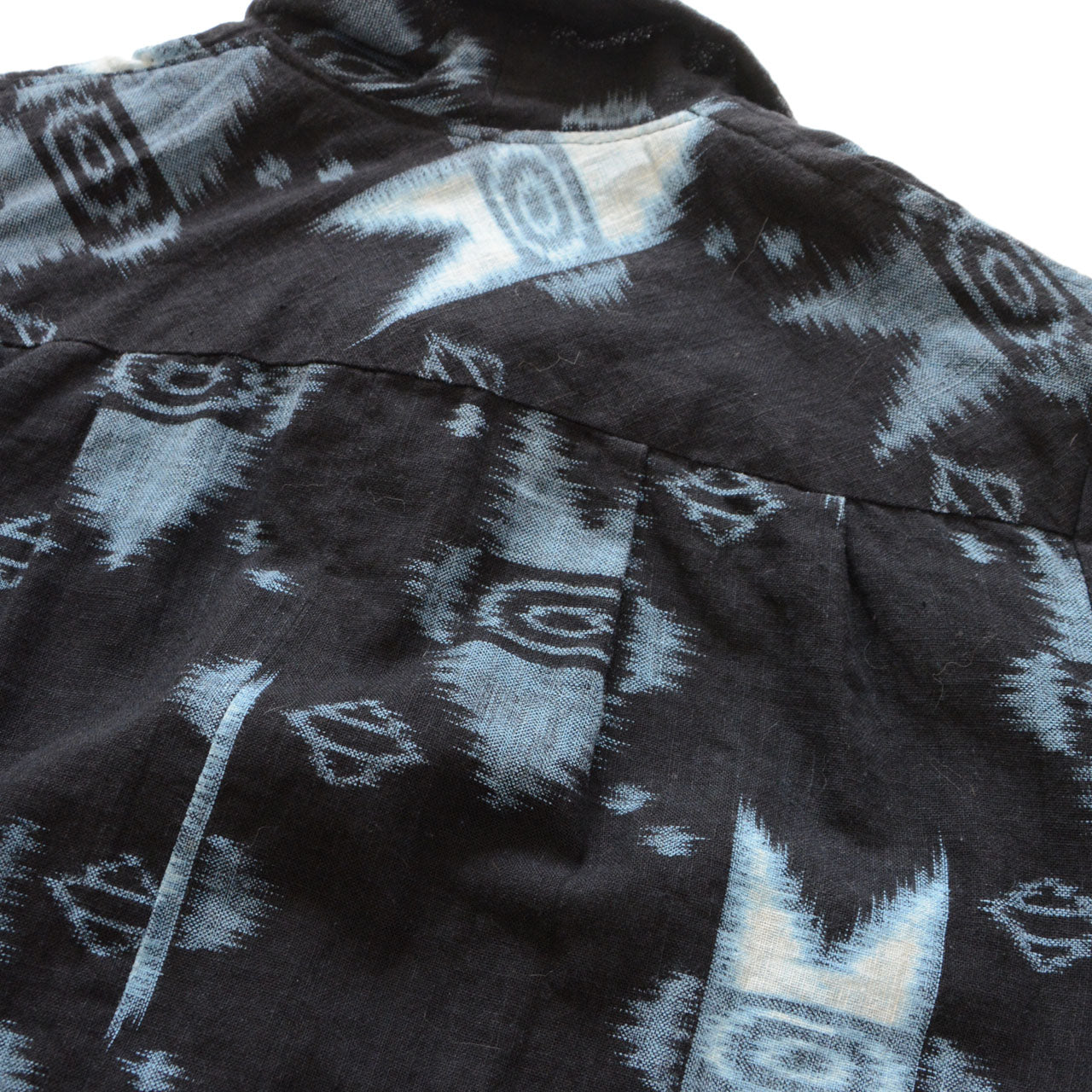 Back gather detail of kasuri ikat cotton shirt — handmade construction, Japan vintage mid-Showa