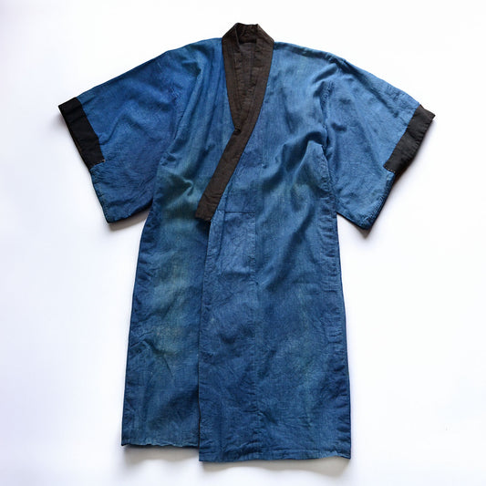 Plain indigo cotton lining with dark collar and cuffs on a Japanese vintage men's kimono