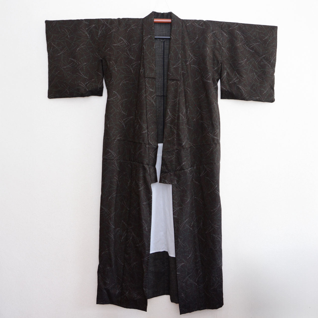 Retro Showa-era kimono with delicate pattern for women