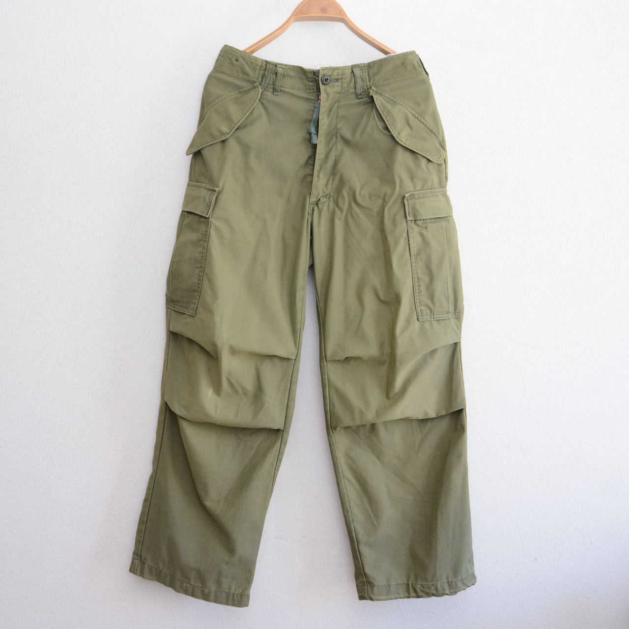 Vintage U.S. military cargo pants, olive drab sateen weave, side adjusters, DSA100-74-C-0084 contract