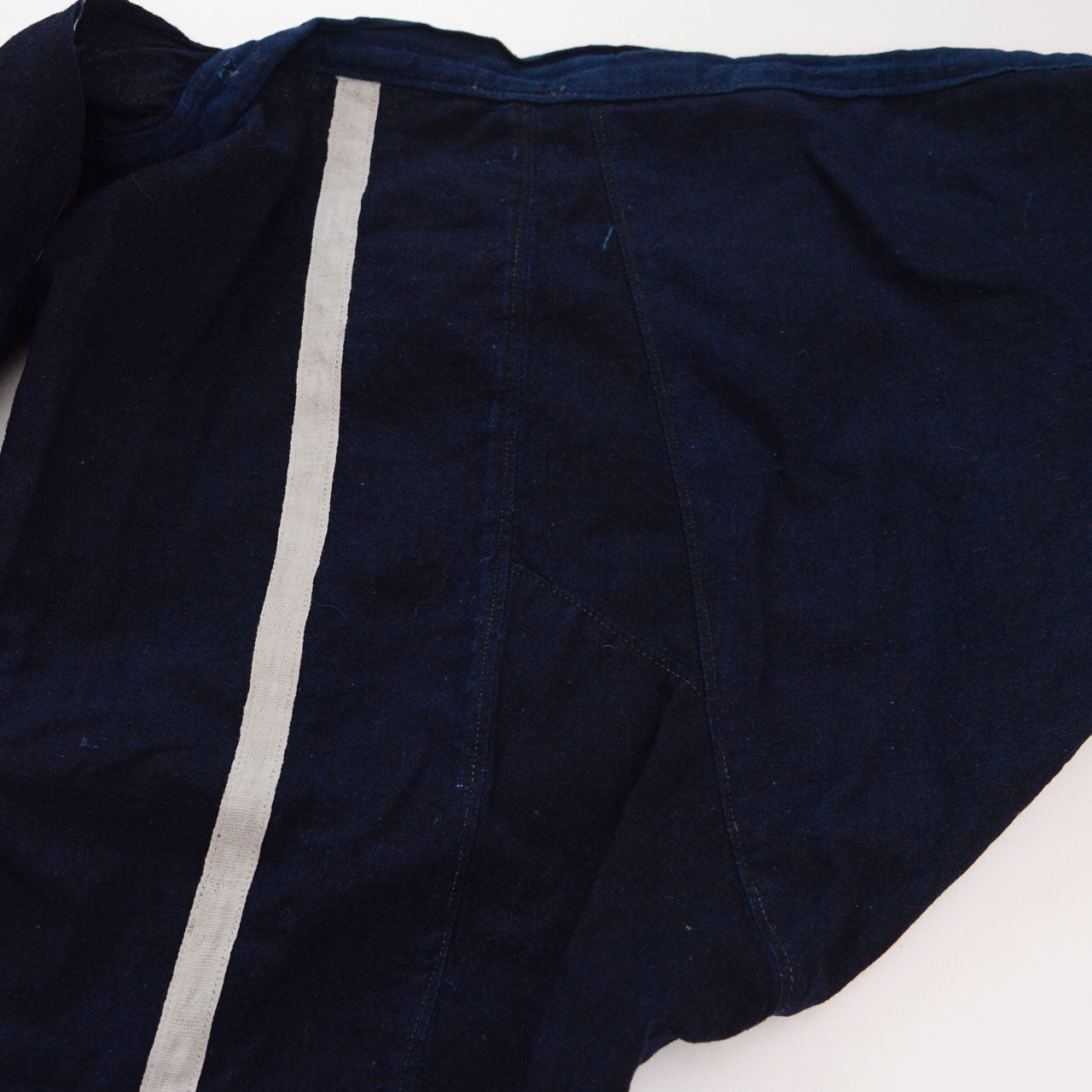 Gusset detail of the indigo cotton momohiki