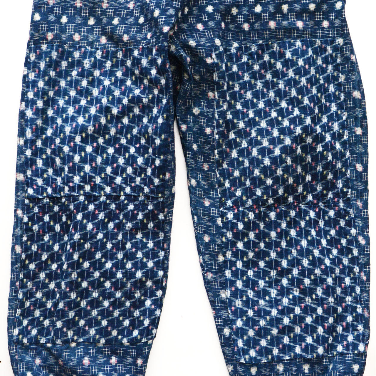 Thigh and knee area reinforced with patchwork patches, crazy pattern multi-fabric kasuri cotton, hand-stitched repair, mid-Showa vintage Japan