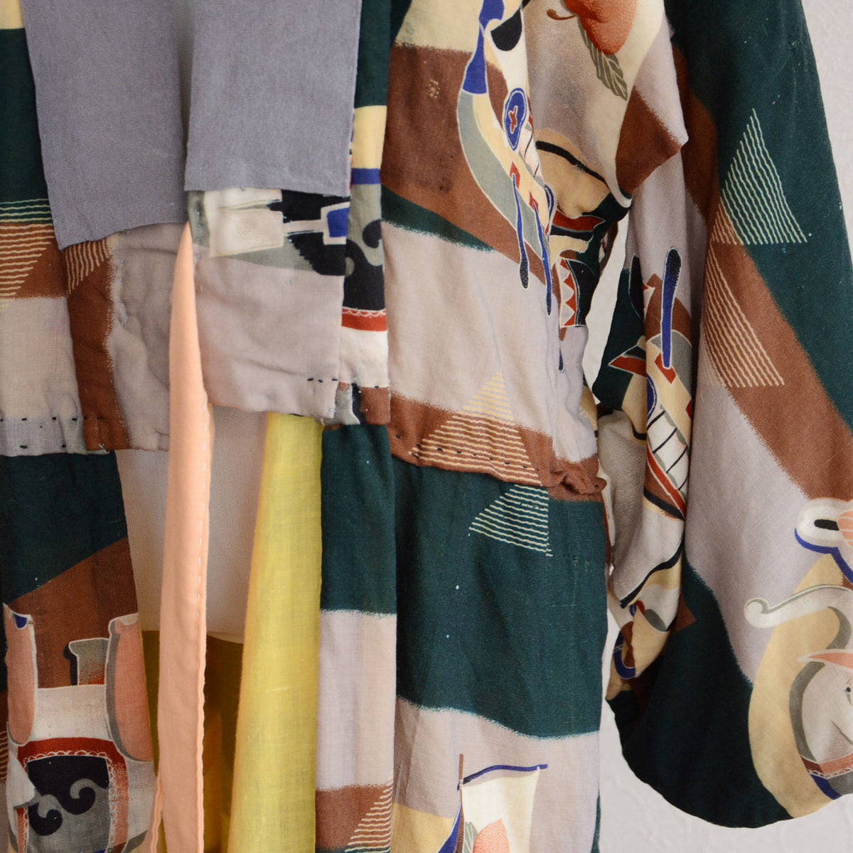 Grey collar, patterned fabric joins and stitching, yellow lining and peach tie on a vintage nagajuban kimono
