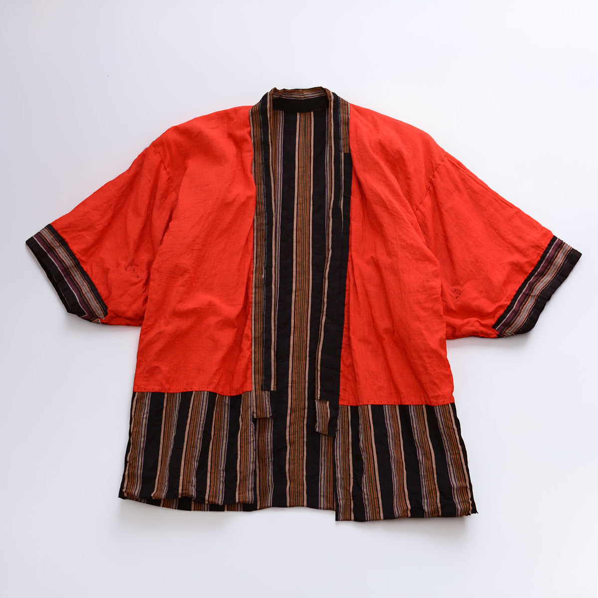 Showa-era cotton noragi with vivid red lining and black multicolored striped fabric