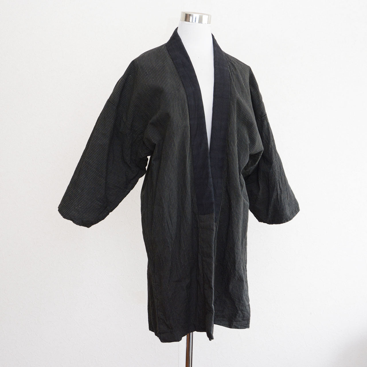 Mid-Showa Japanese noragi jacket made of striped cotton with tube sleeves, worn as everyday fashion, Japan vintage