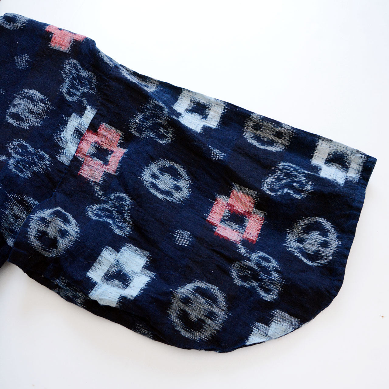 Indigo-dyed cotton noragi jacket, e-gasuri ikat weave, navy ground with multi-motif kasuri pattern in white and red, sleeve detail, Japan vintage