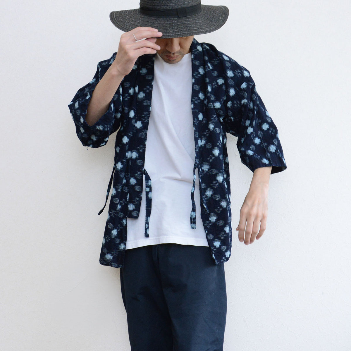 Mid-Showa indigo cotton noragi uwappari jacket with white kasuri motifs, shorter sleeves and front ties