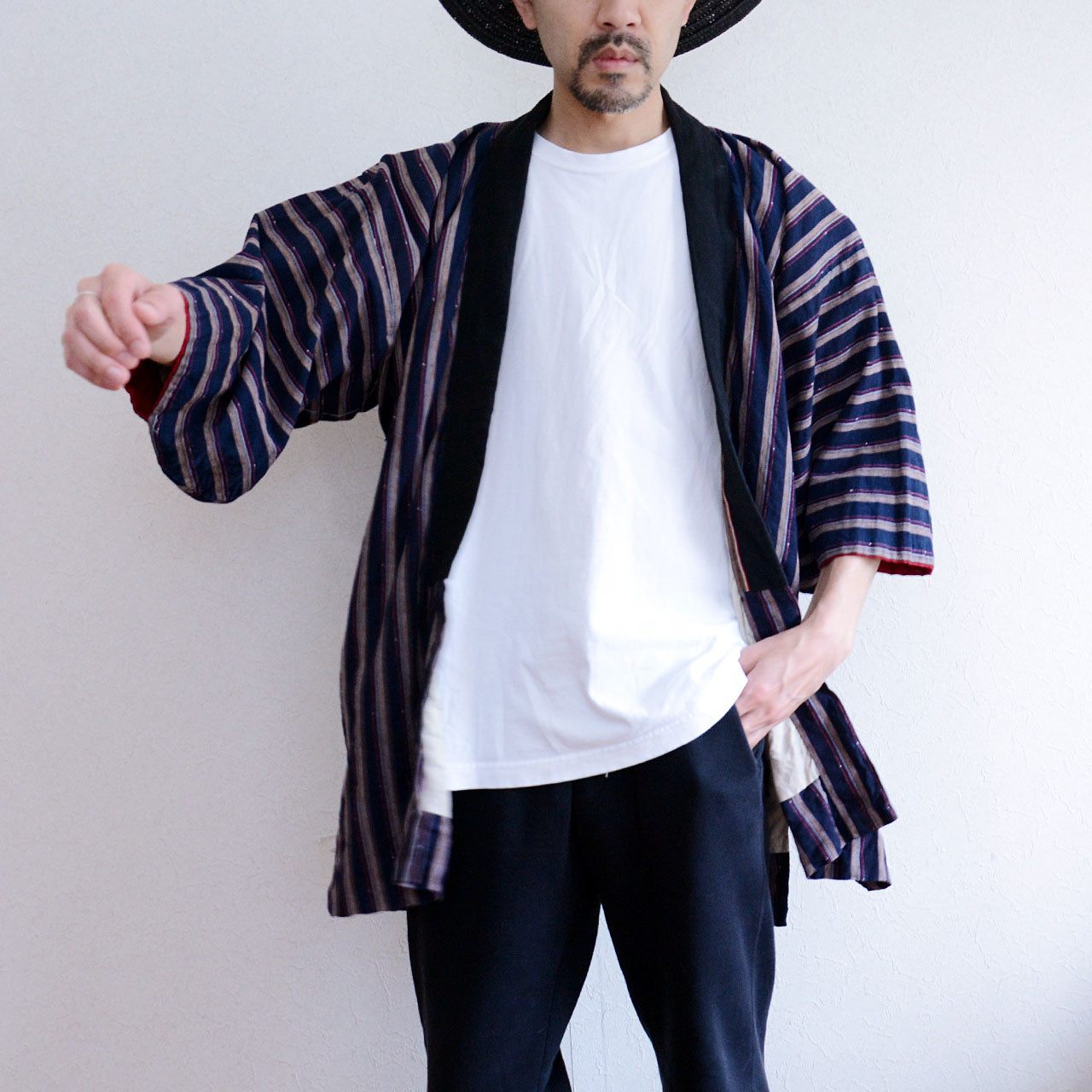 Versatile vintage outerwear with relaxed silhouette and historical charm.