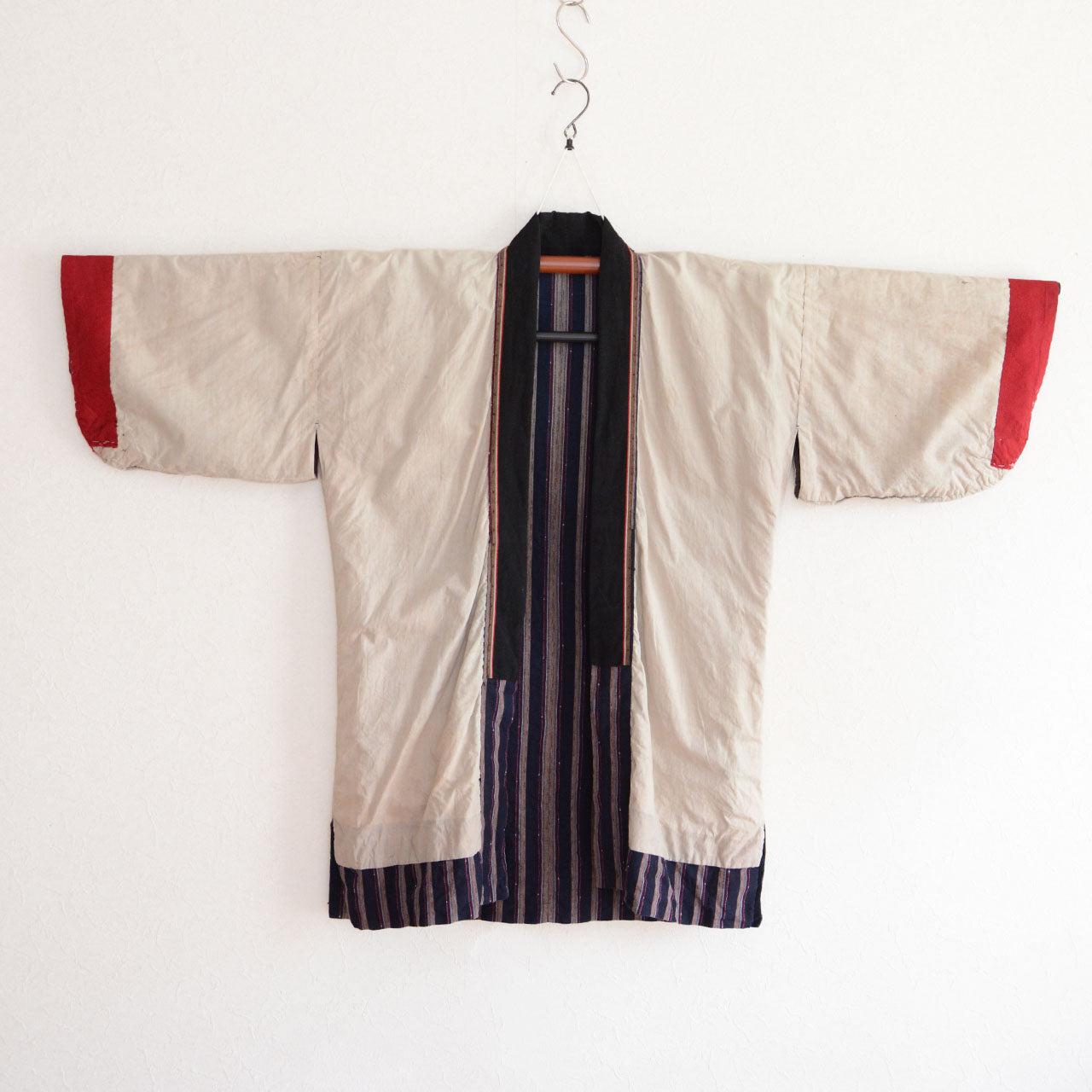 Soft cotton Noragi perfect for layering over T-shirts or knits.