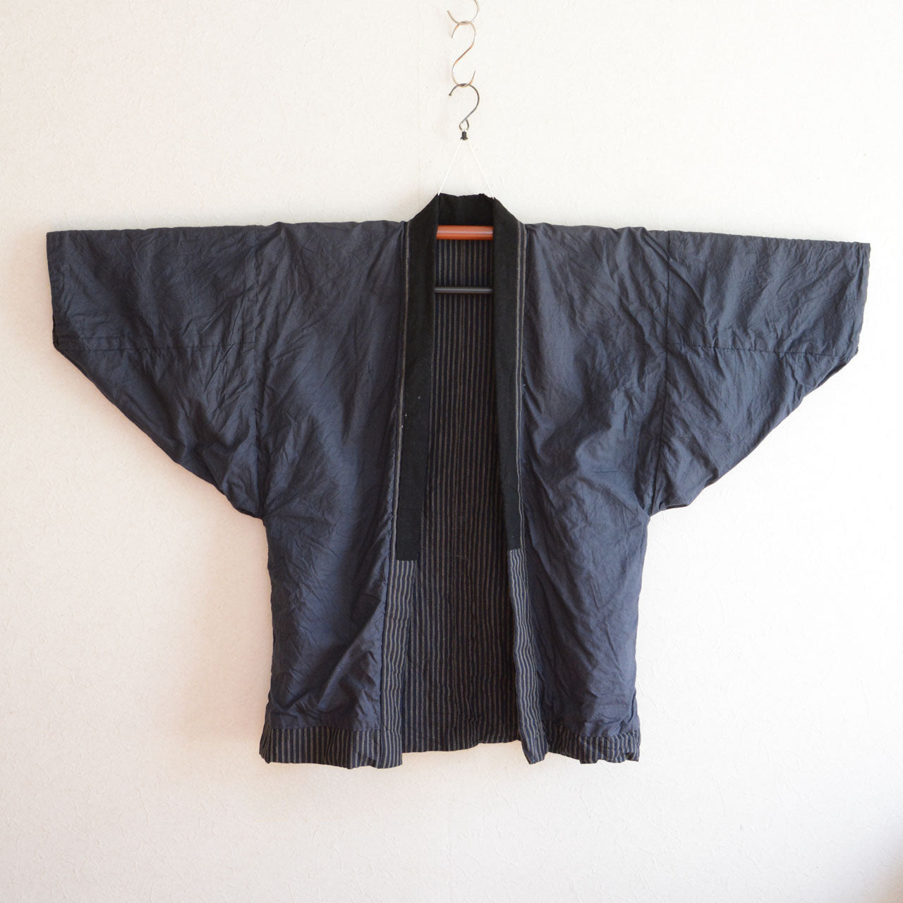 Traditional Japanese noragi with a simple structure, made from antique cotton textile