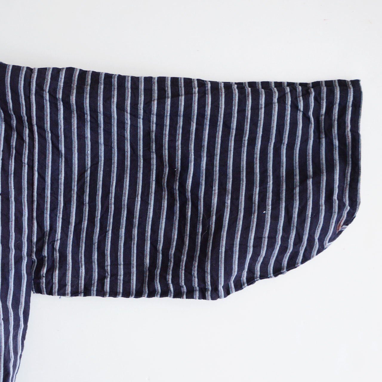 Traditional noragi with Miyatsuguchi side openings for mobility.