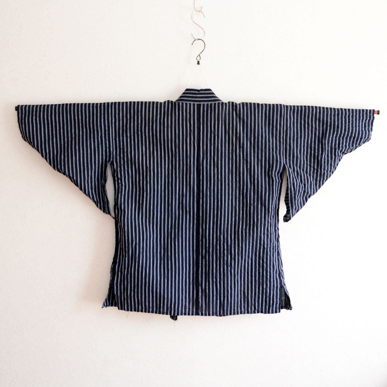 Early to mid Showa era Japanese noragi showcasing classic workwear design and cotton fabric texture