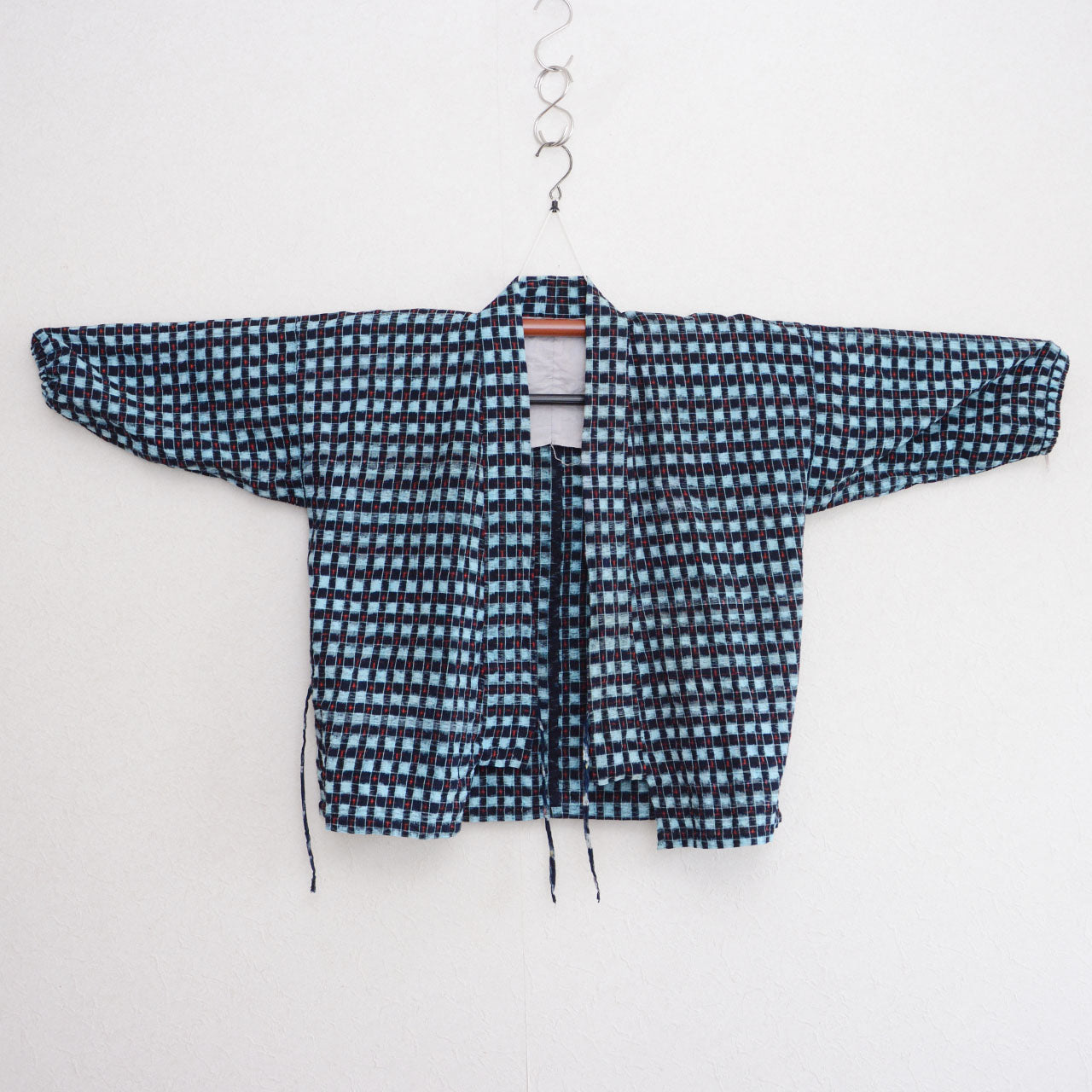 Vintage Japanese noragi uwappari work jacket, indigo-dyed check cotton, mid-Showa era, Tohoku Japan, 100% cotton, front view, kimono hanger