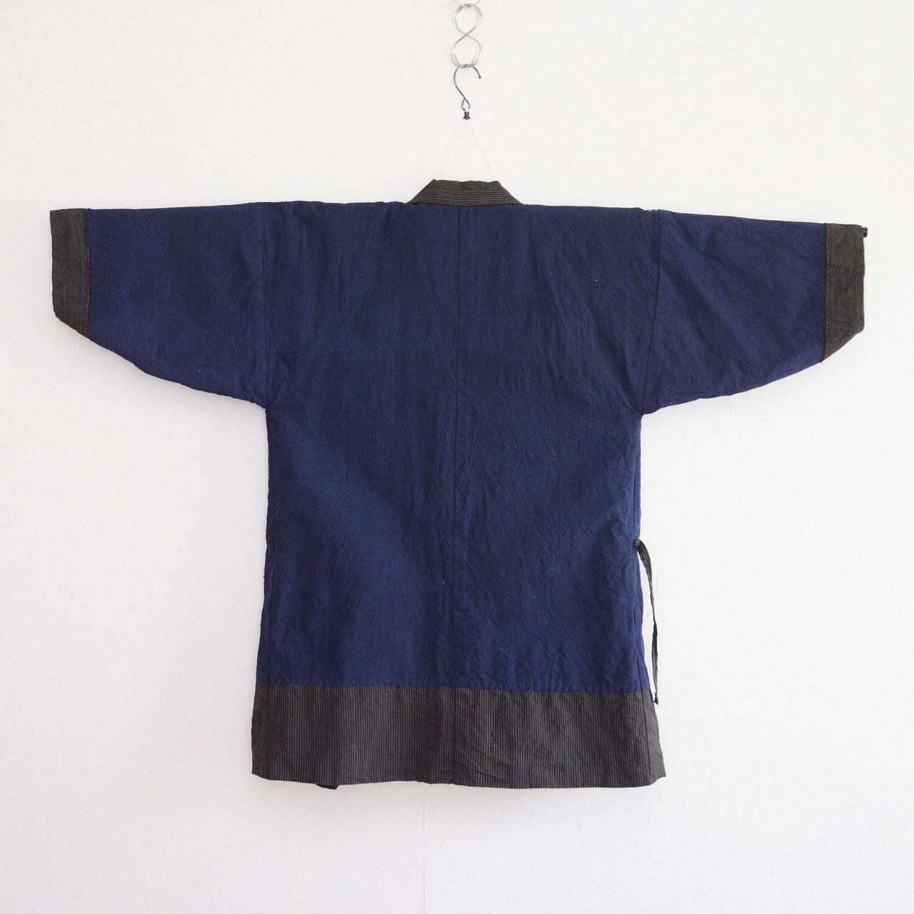 Vintage Japanese noragi jacket, solid indigo cotton lining, back, kimono hanger