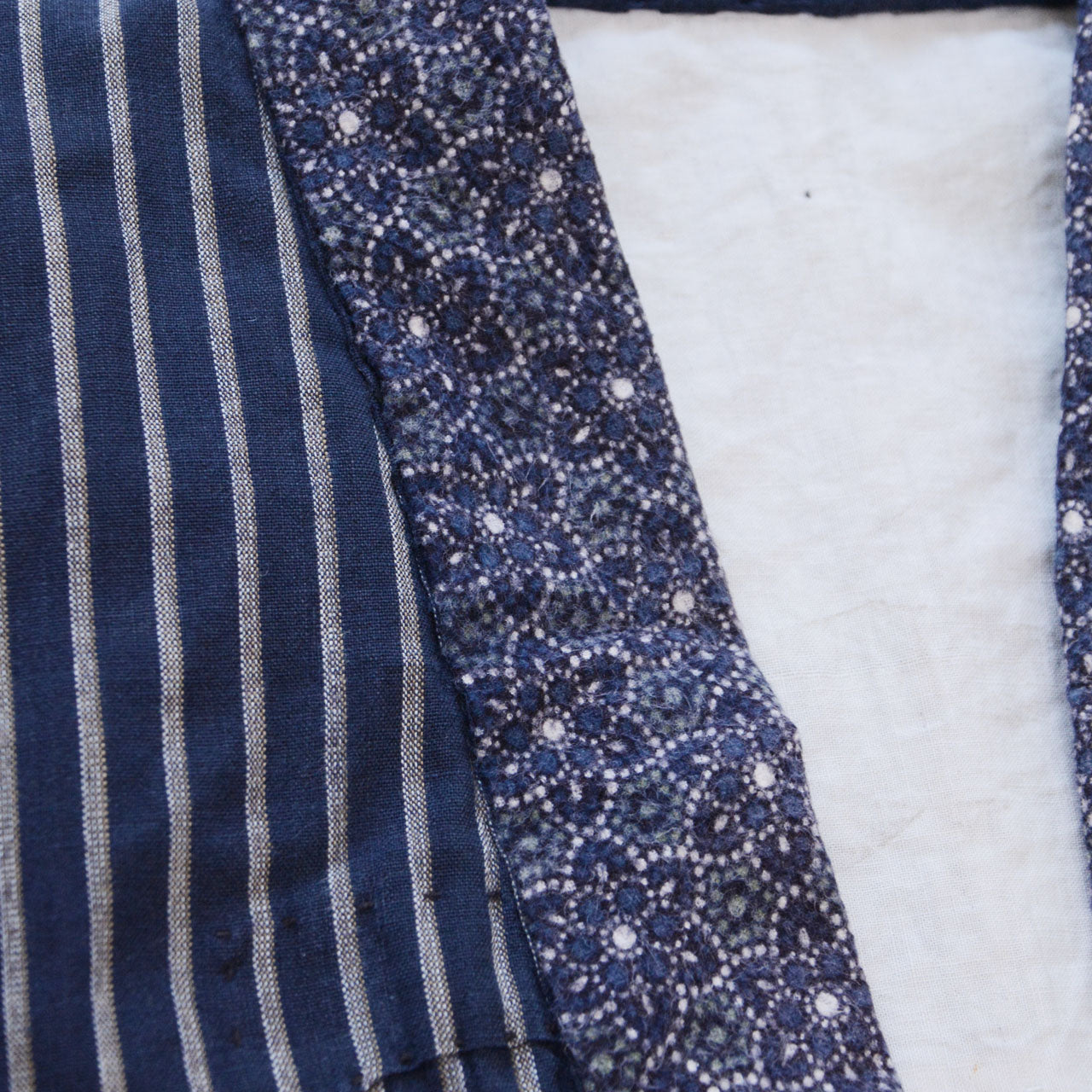 Cotton stripe noragi jacket, navy and white, Showa era Japan vintage, floral and dot-patterned collar fabric close-up