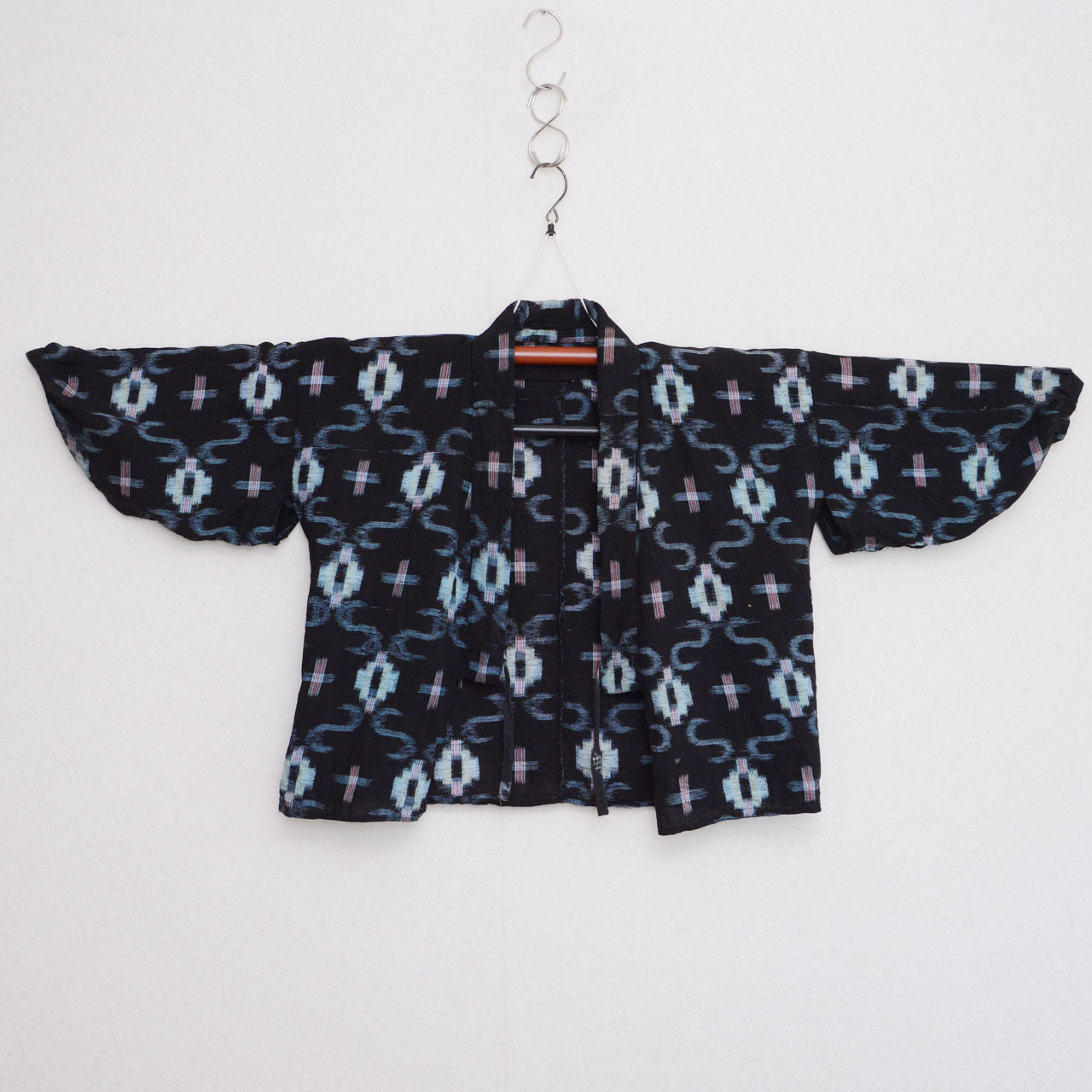 Dark navy cotton kasuri noragi uwappari jacket with white and red cross ikat pattern, Showa era Japan vintage, draped fabric detail
