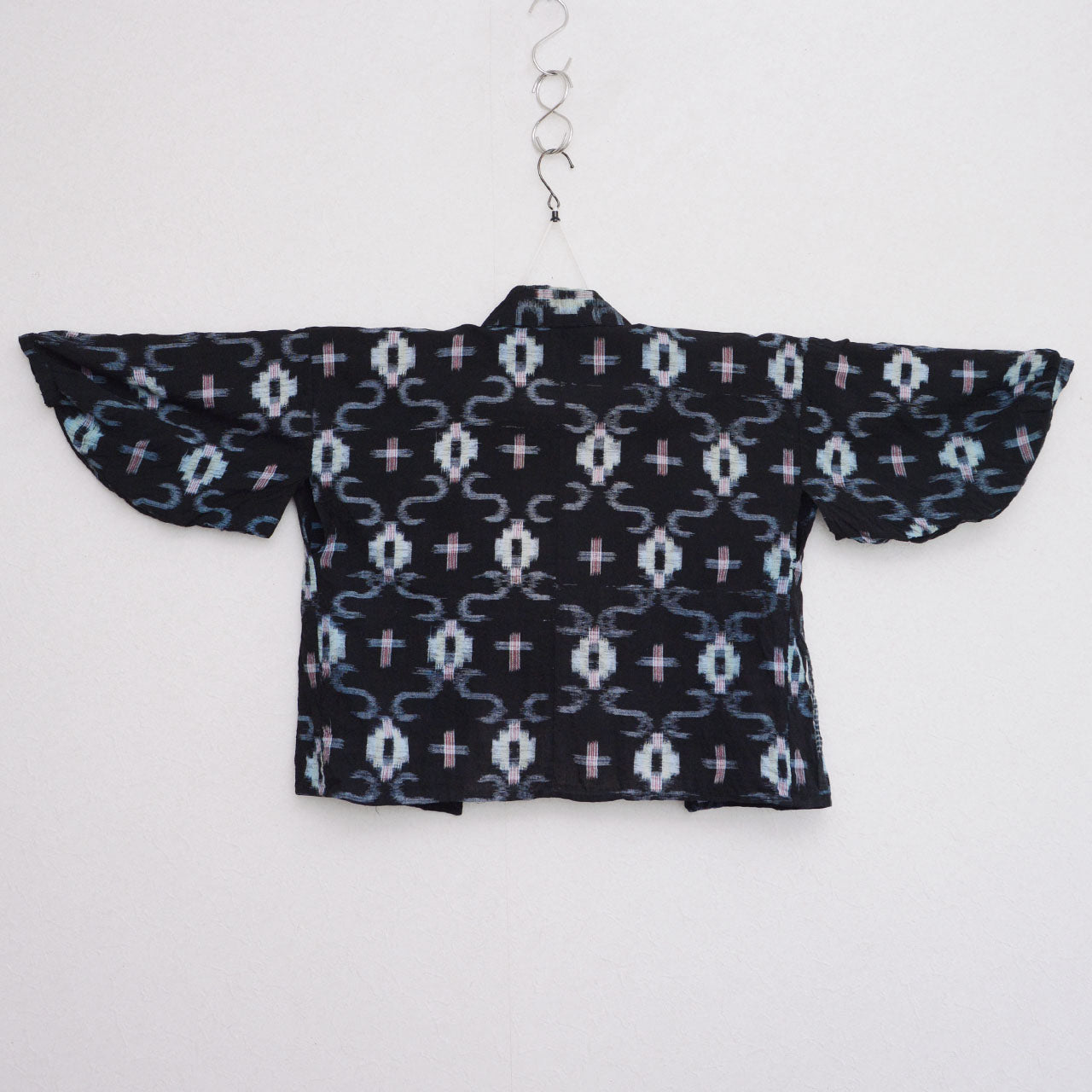 Dark navy cotton kasuri noragi uwappari jacket with white and red cross ikat pattern, Showa era Japan vintage, fabric texture detail