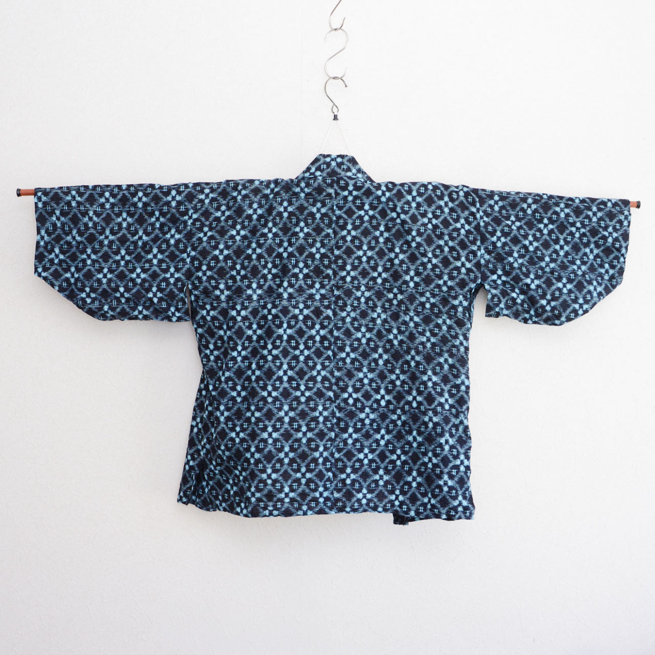 Mid-Showa noragi featuring traditional igeta ikat pattern in natural indigo blue