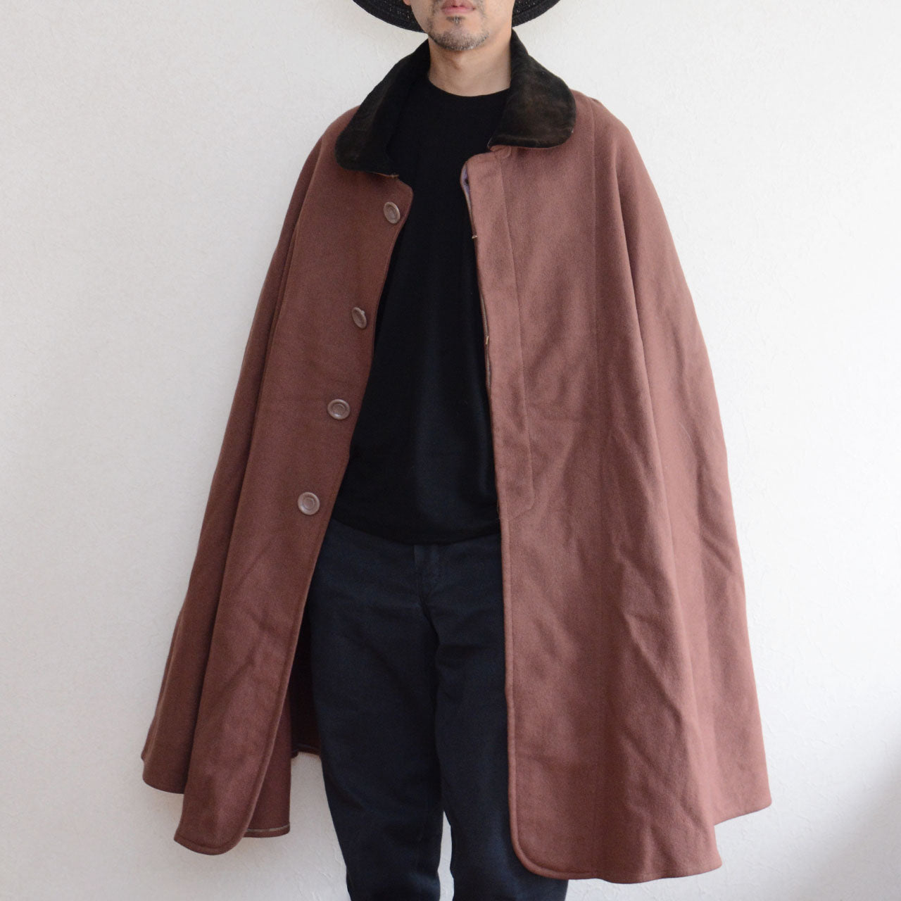 Japanese vintage mantle reflecting practical and aesthetic balance.