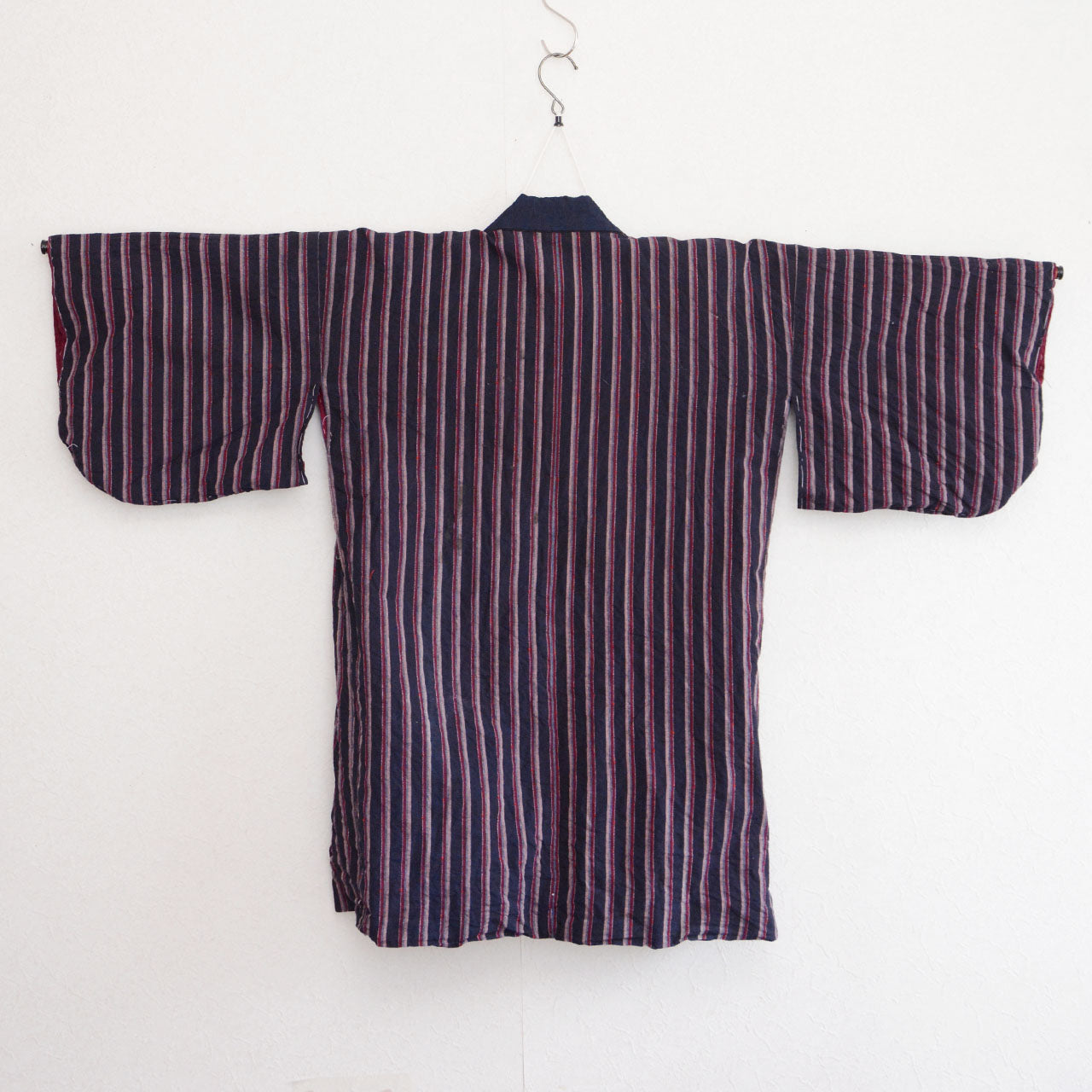 Striped cotton noragi with maroon lining