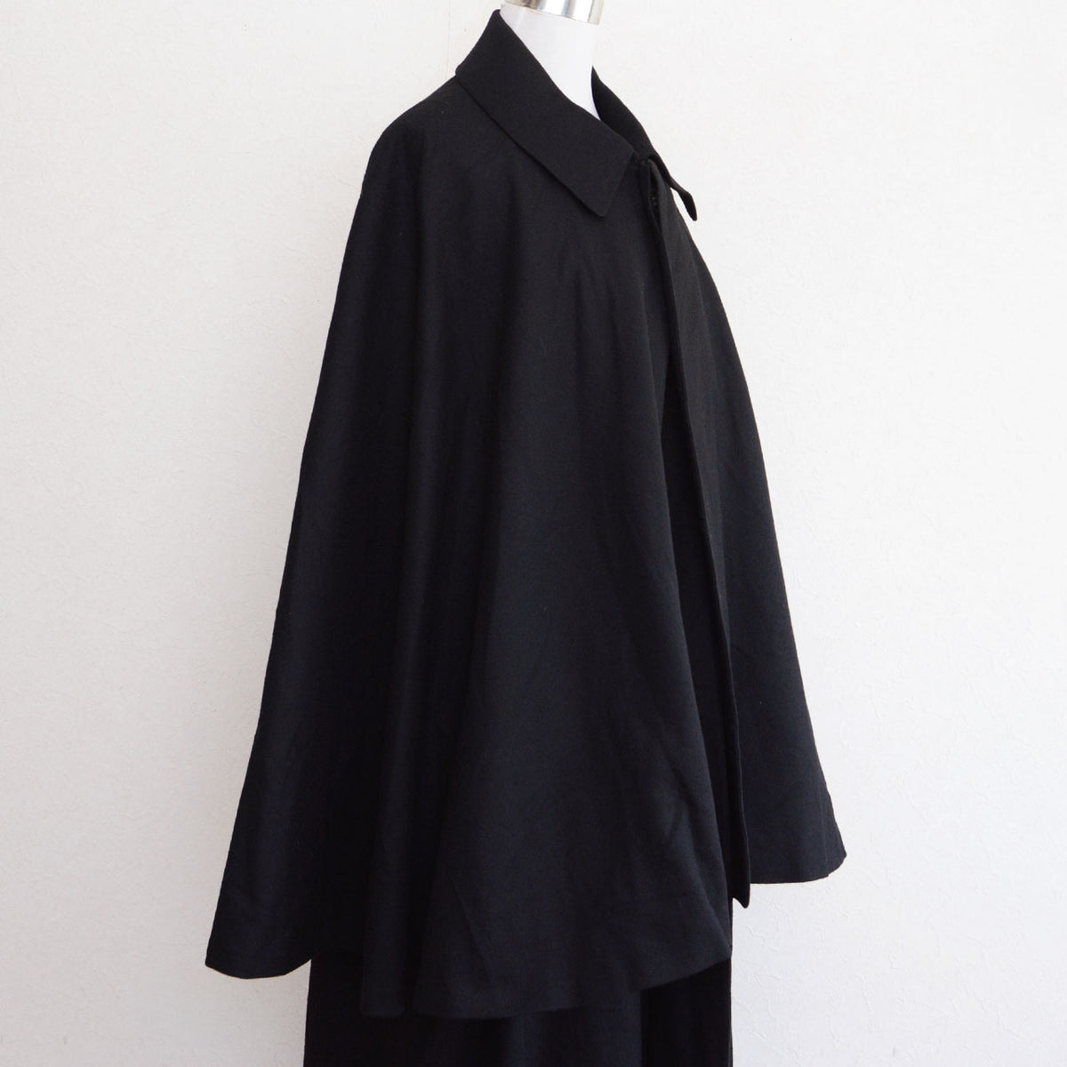 Matsuzakaya black wool tonbi coat with a wide cape, folded collar and neck fastening
