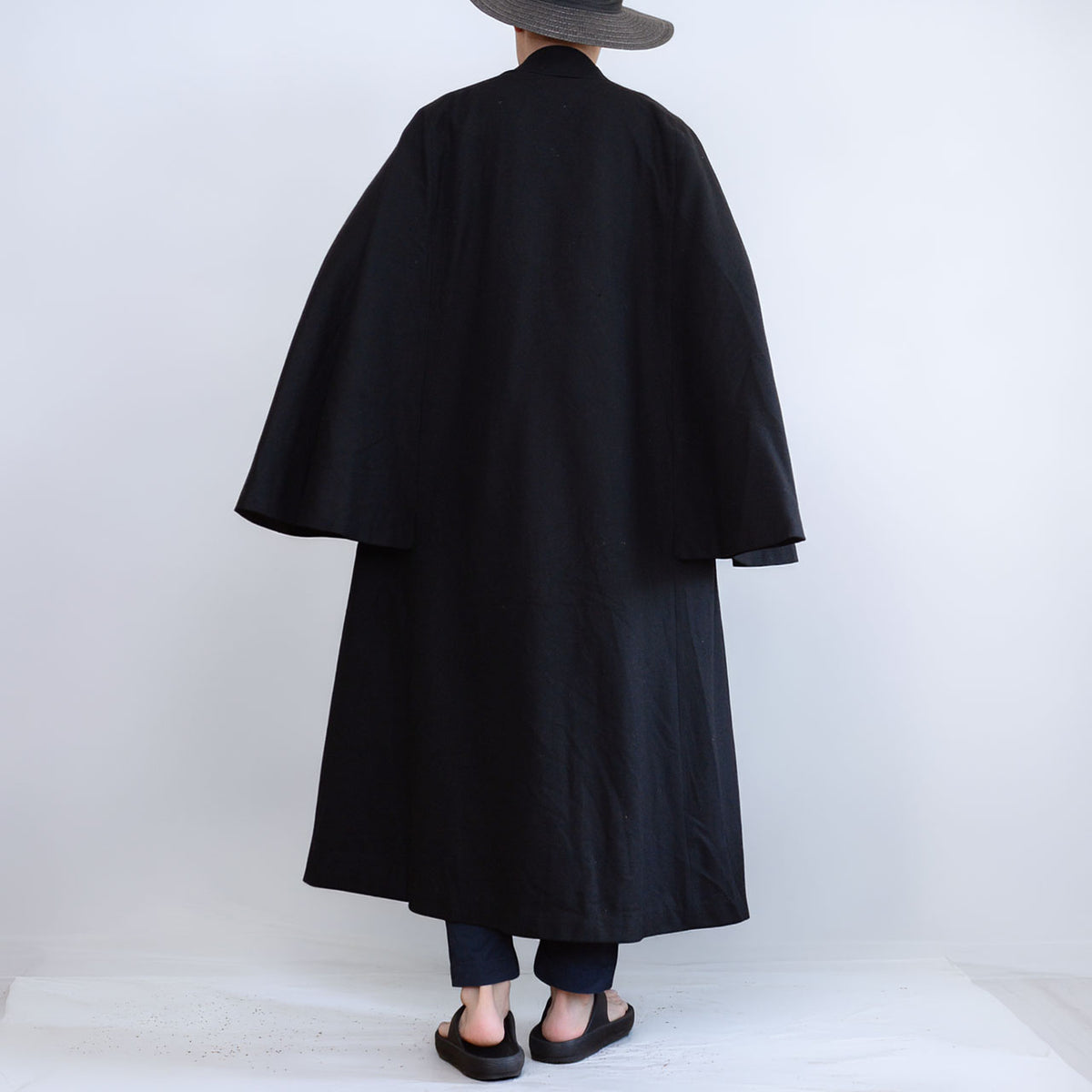 Matsuzakaya black wool tonbi coat with a broad shoulder cape and long flowing body, early Showa Japanese vintage