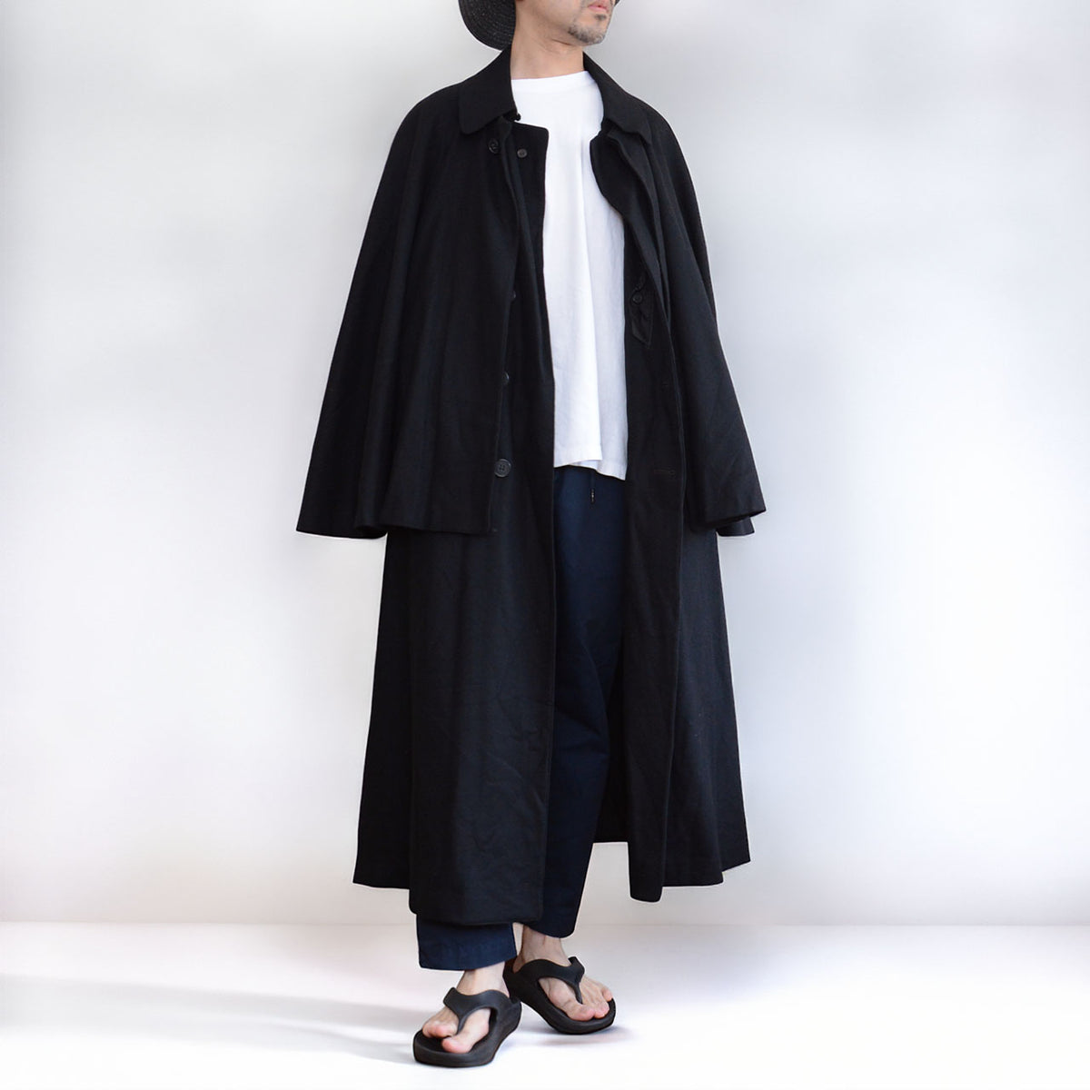 Matsuzakaya black wool tonbi coat with a wide shoulder cape, long body and fold-down collar