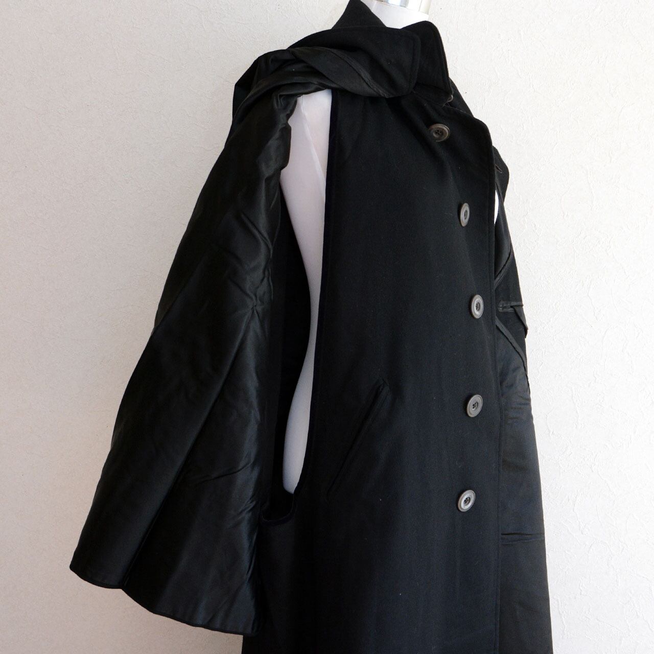Armhole opening beneath the double cape, black wool tonbi mantle, Japan vintage