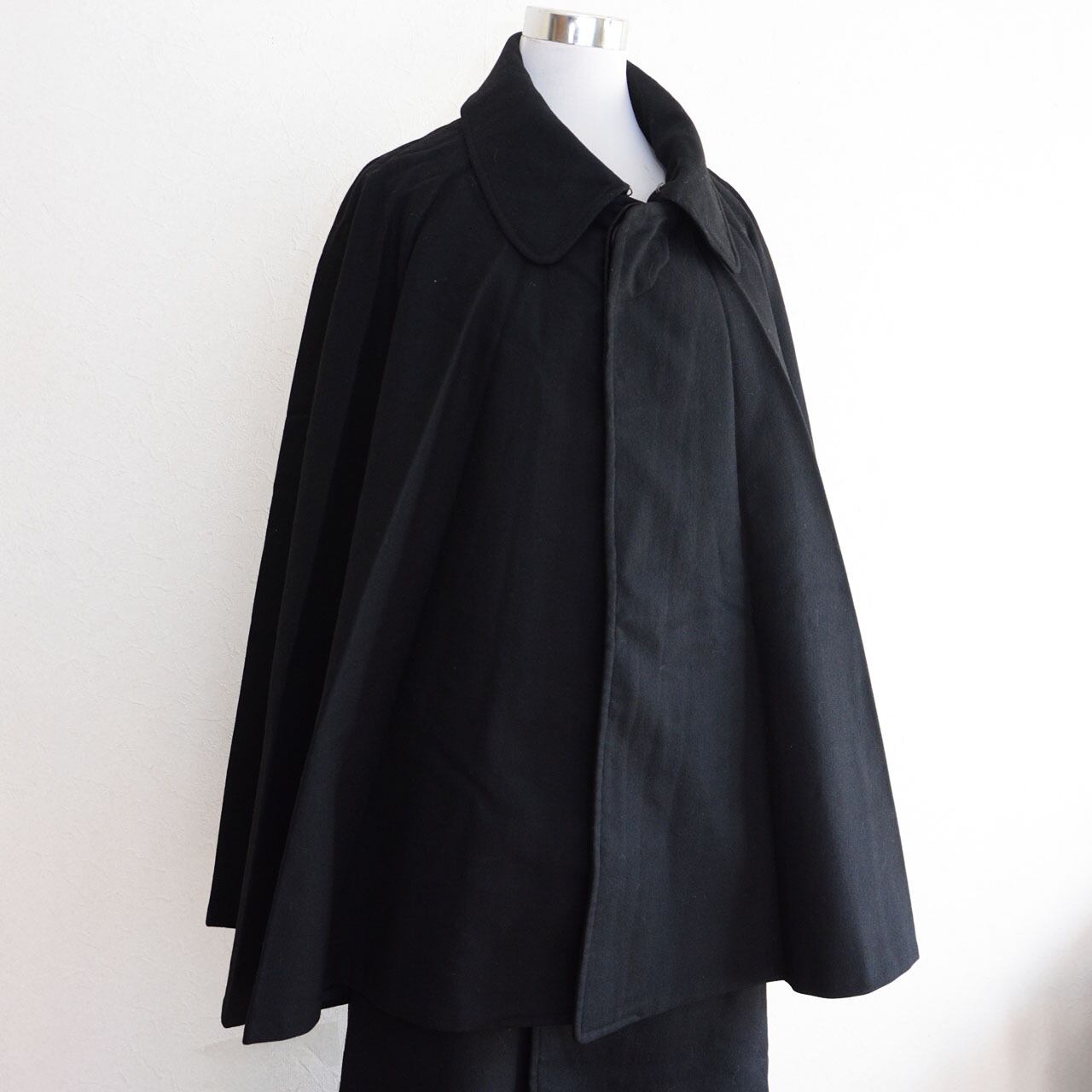 Double-cape panel of tonbi mantle, black wool, Taisho–Early Showa Japan vintage