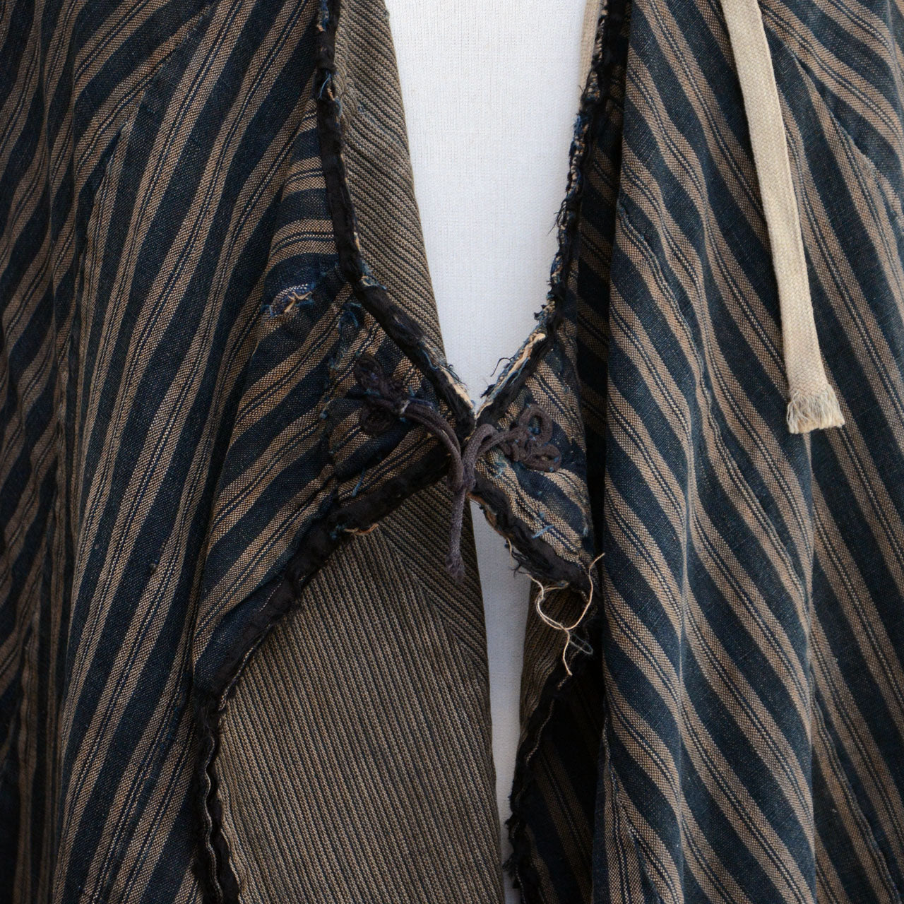 Sleeveless Japanese cloak, wrap skirt style