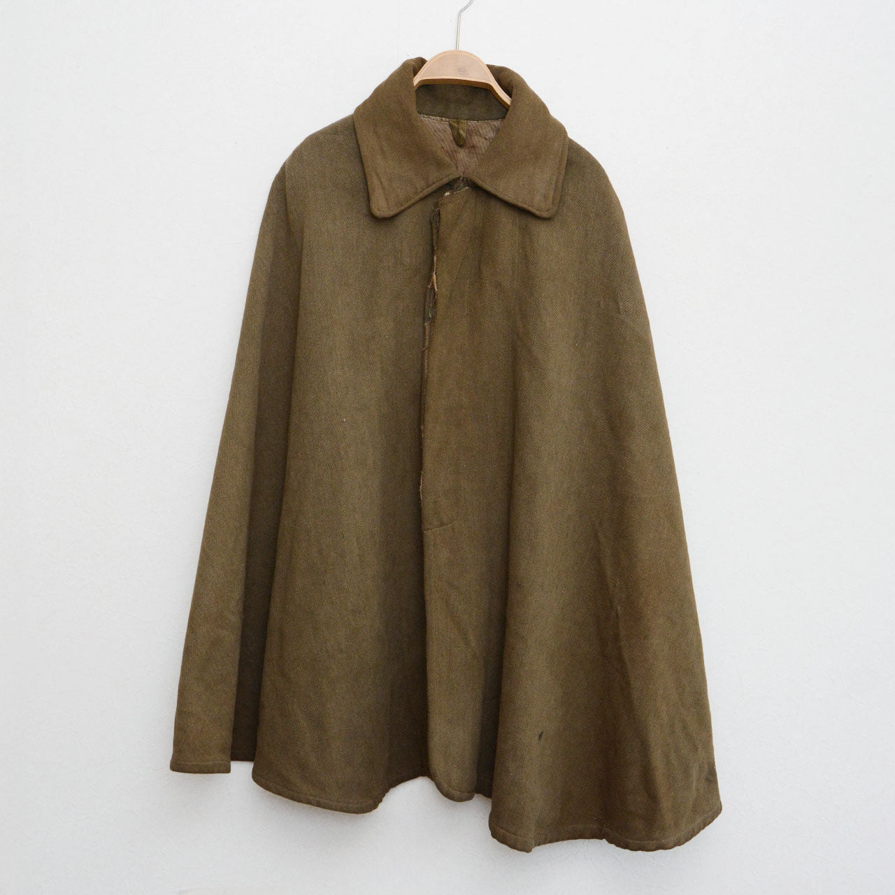 Japan-made wool cloak from the 1940s