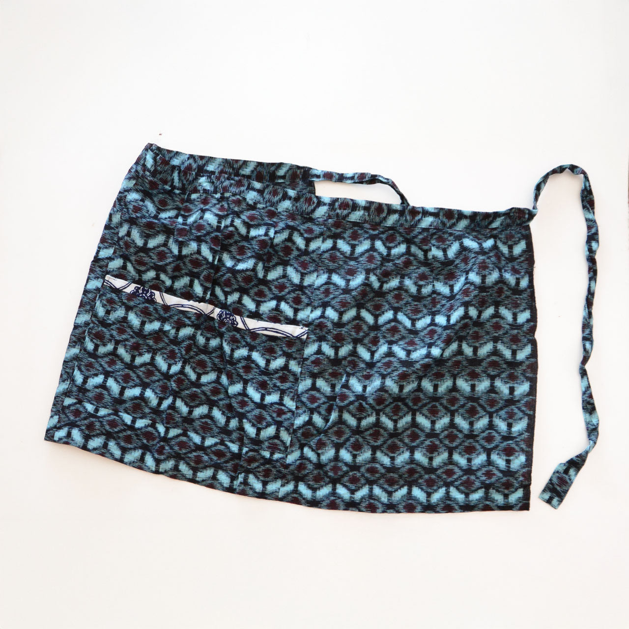Vintage Japanese indigo kasuri cotton apron with tenugui-trimmed pockets