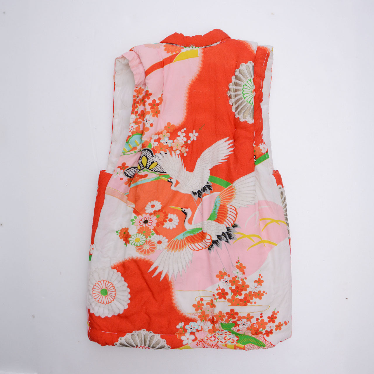 Kids' sleeveless hanten, cotton fabric with auspicious motifs in red, pink and white, padded body, Japan Vintage, Showa period