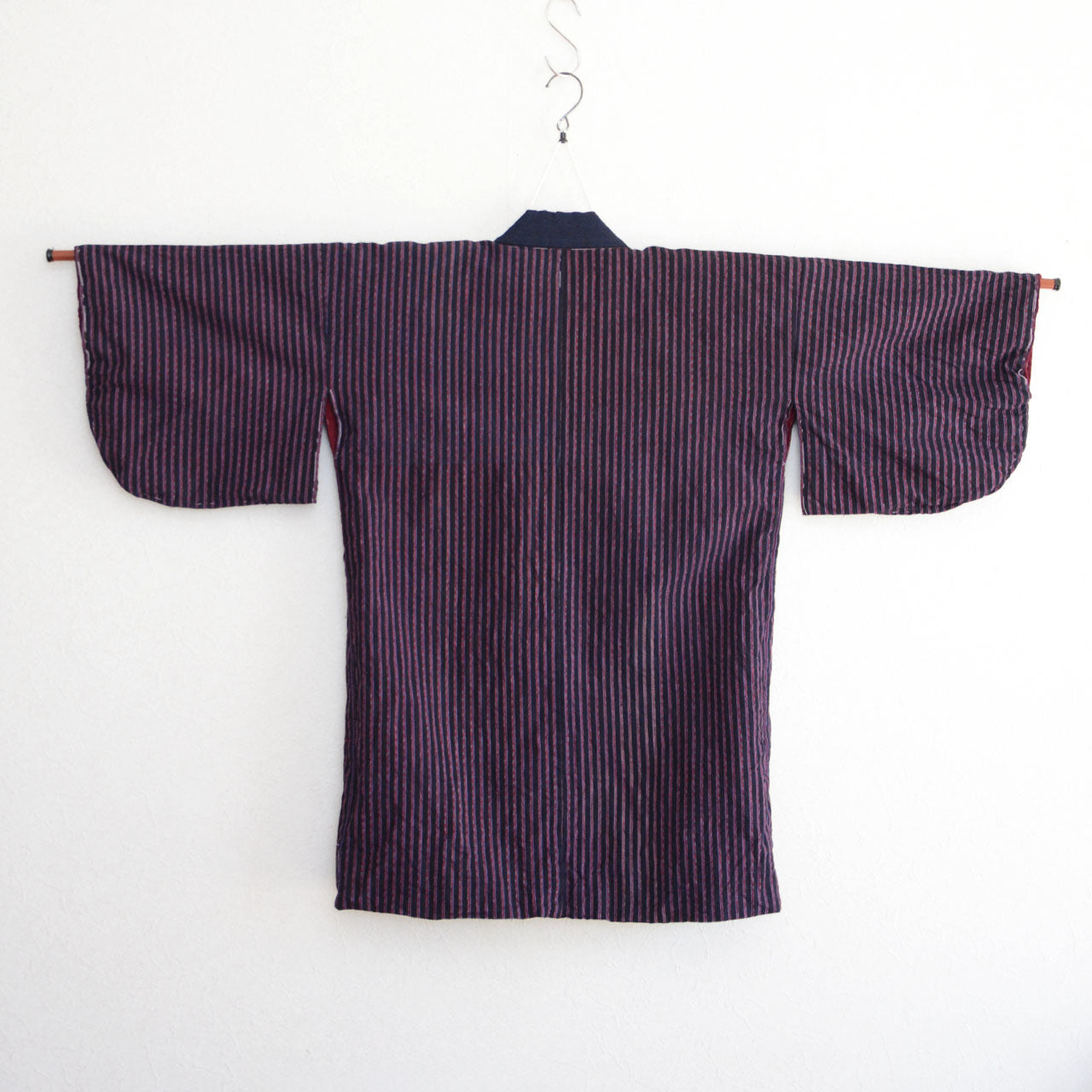 Vintage Japanese Noragi Jacket – Indigo Striped Cotton with Burgundy Lining (1920s–40s)