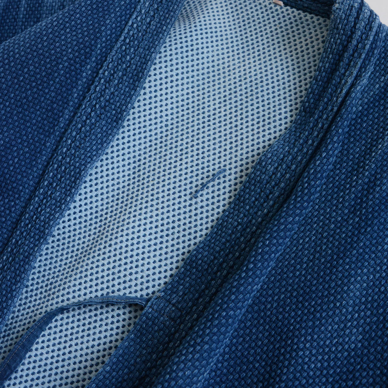 Indigo-dyed cotton kendo jacket suitable for reuse and reinterpretation