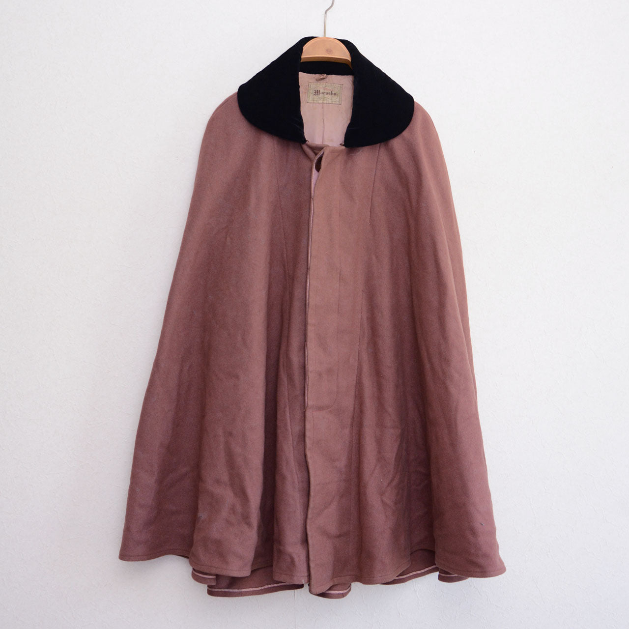 Vintage Japanese wool cape mantle, mauve dusty rose color, velvet collar detail, Taisho Roman Showa retro style
