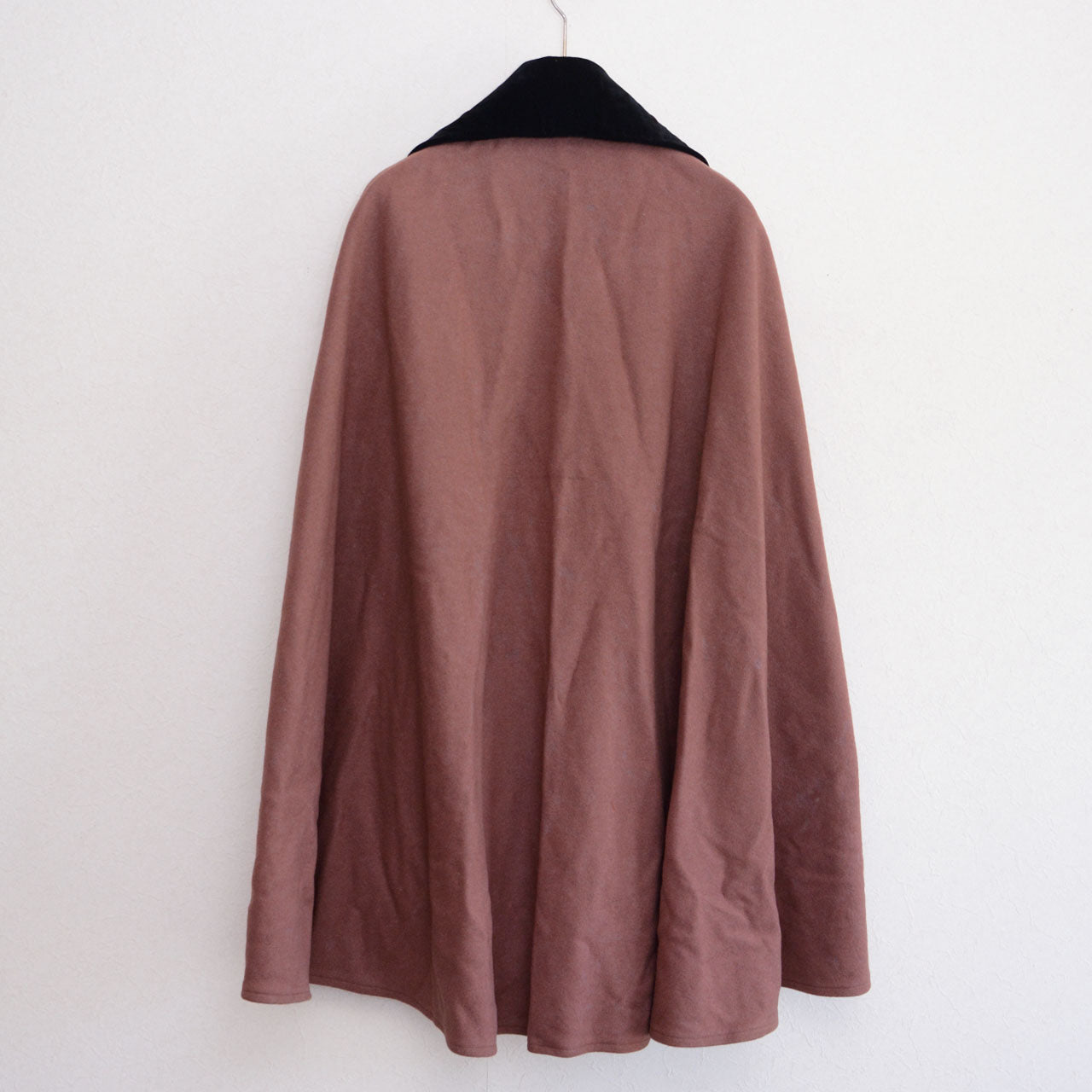 Japanese vintage wool cape, full silhouette, sweeping mauve wool fabric, velvet collar, early to mid-Showa period