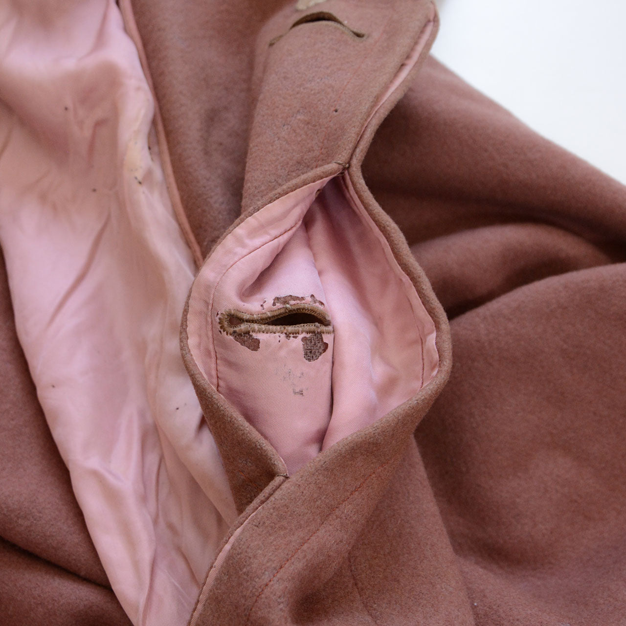 Japanese vintage wool cape mantle, Taisho Roman aesthetic, mauve dusty rose, velvet collar, slow fashion