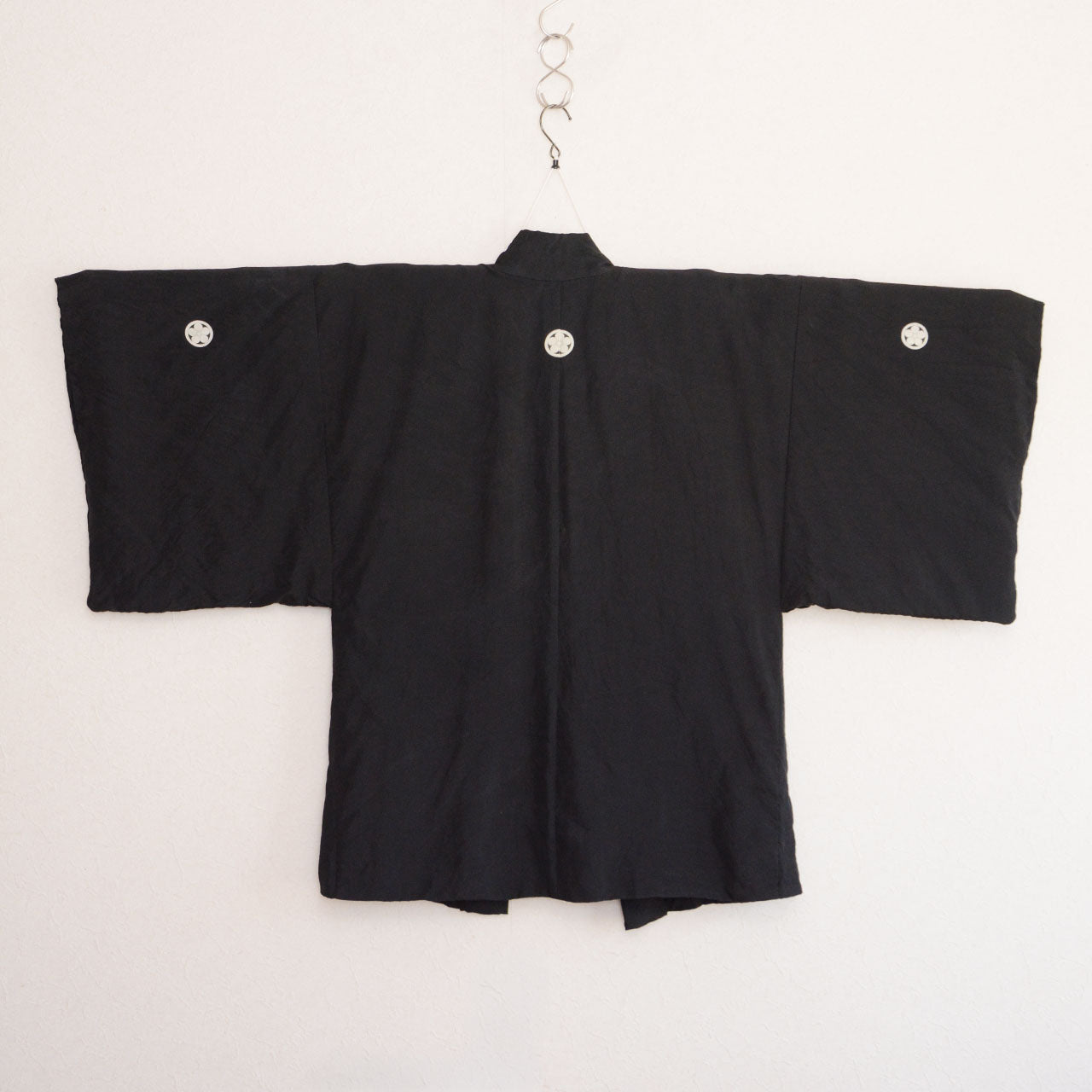 Maru ni umebachi kamon white on black vintage haori