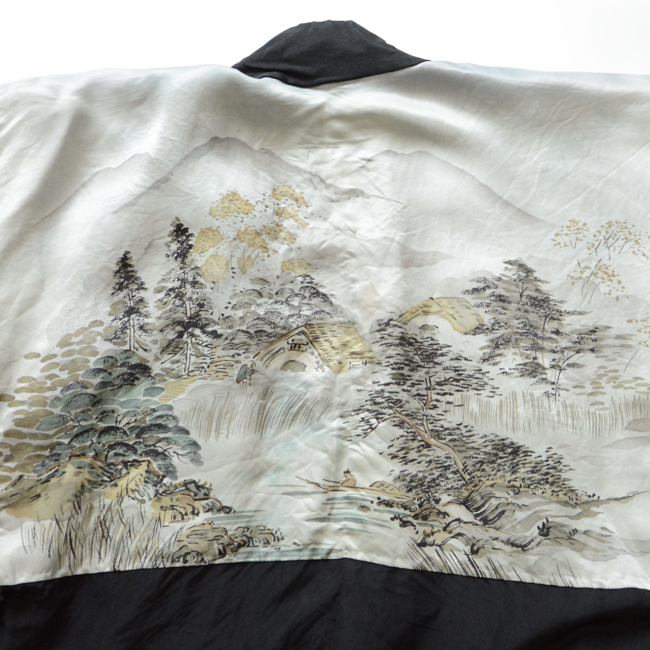 Kuromontsuki haori sleeve detail five crest maru ni umebachi